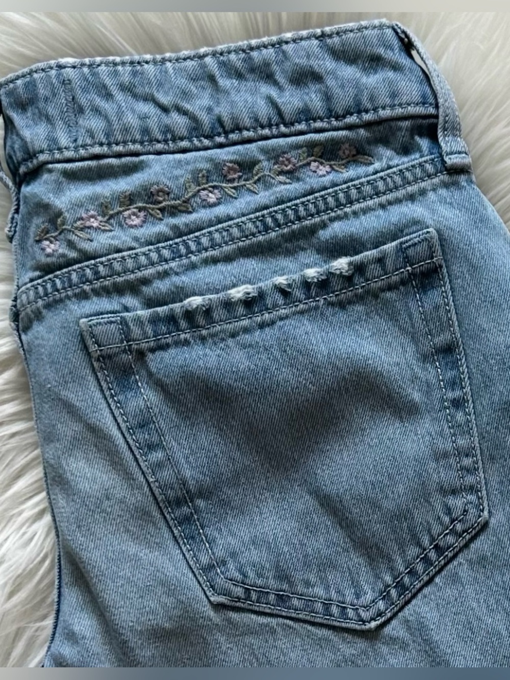 Hollister Low Rise Baggy Jeans - Picture 5 of 6